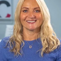 636f0ffcb73c8d010959abba_debbie-p-500